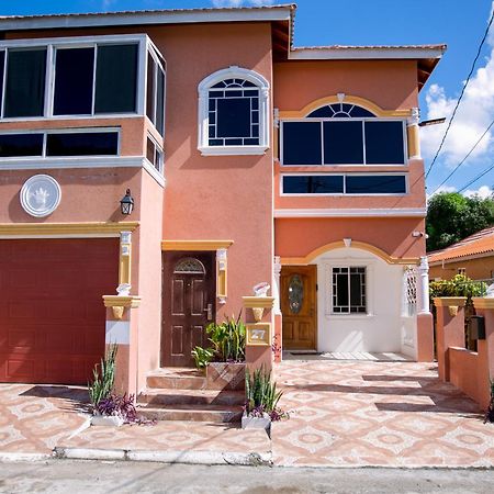 Royal Vybez Vacation Homes Spanish Town Dış mekan fotoğraf